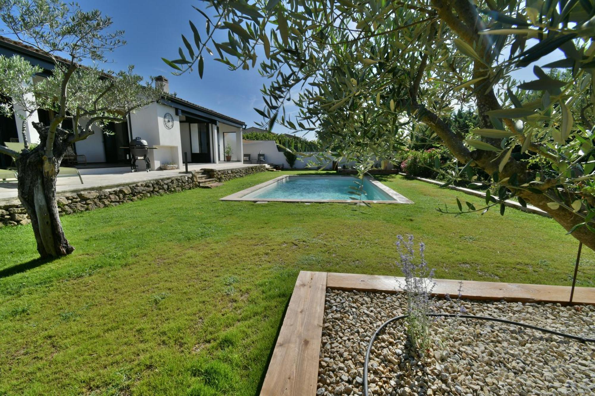 Une Nuit En Luberon Puyvert ภายนอก รูปภาพ