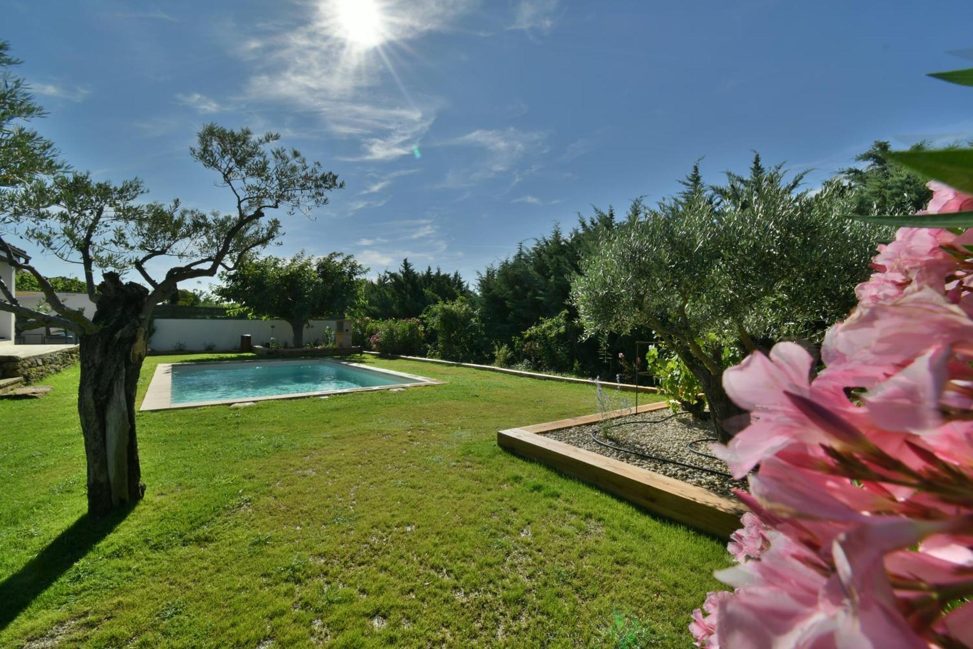 Une Nuit En Luberon Puyvert ภายนอก รูปภาพ