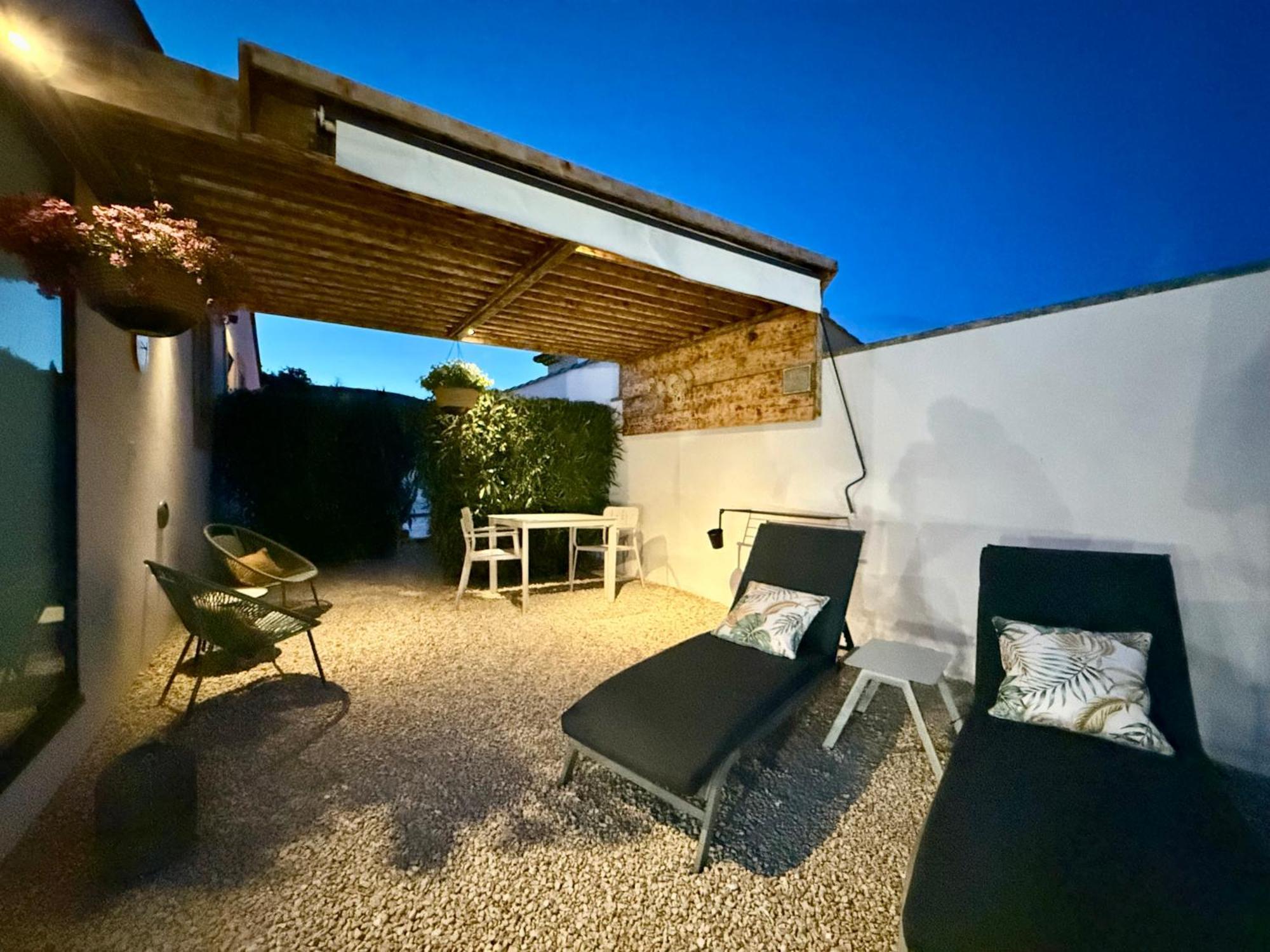 Une Nuit En Luberon Puyvert ภายนอก รูปภาพ